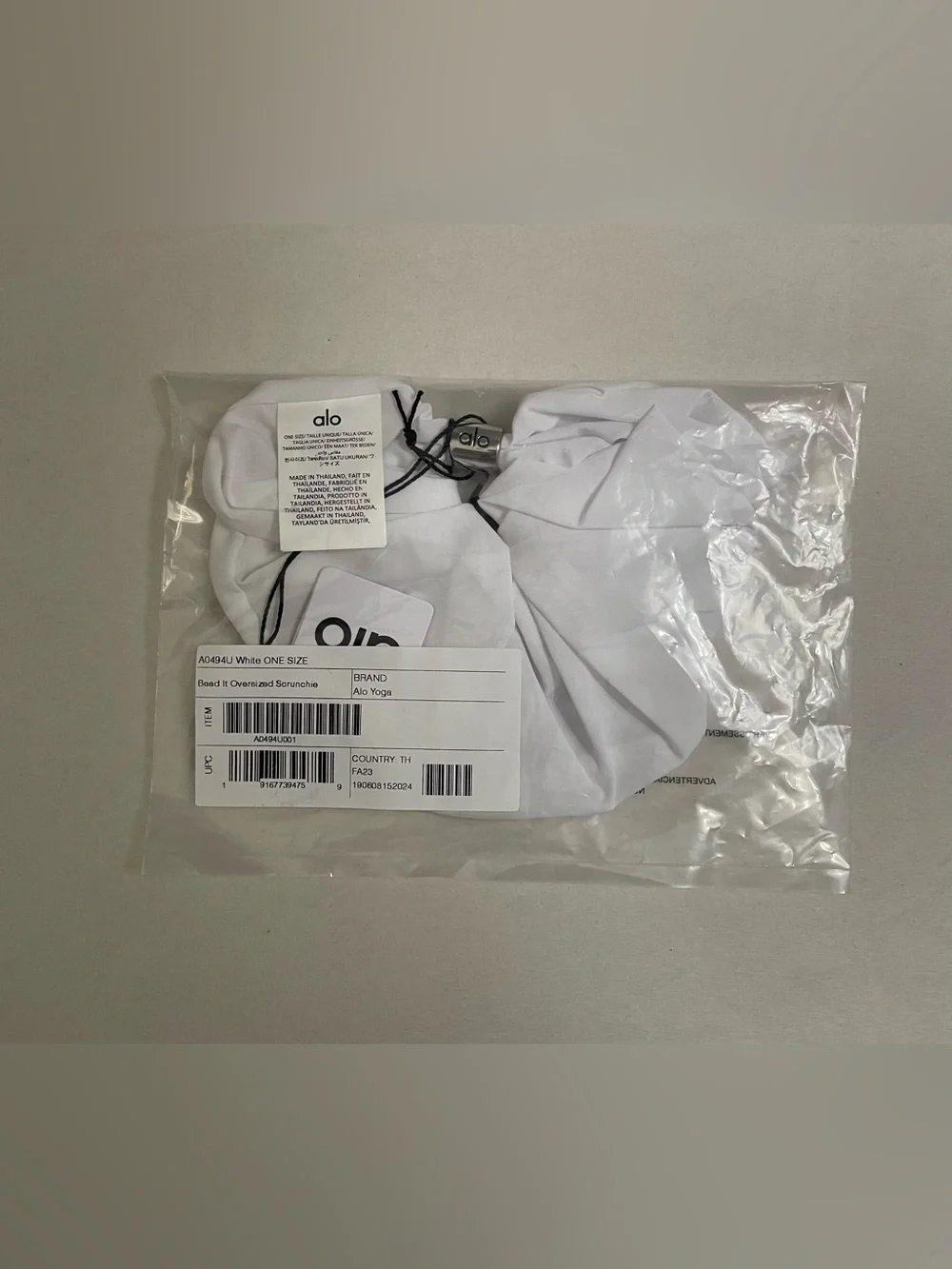 Alo Yoga NWT Bead it Oversized White Scrunchie Hair Tie with Brand Accent